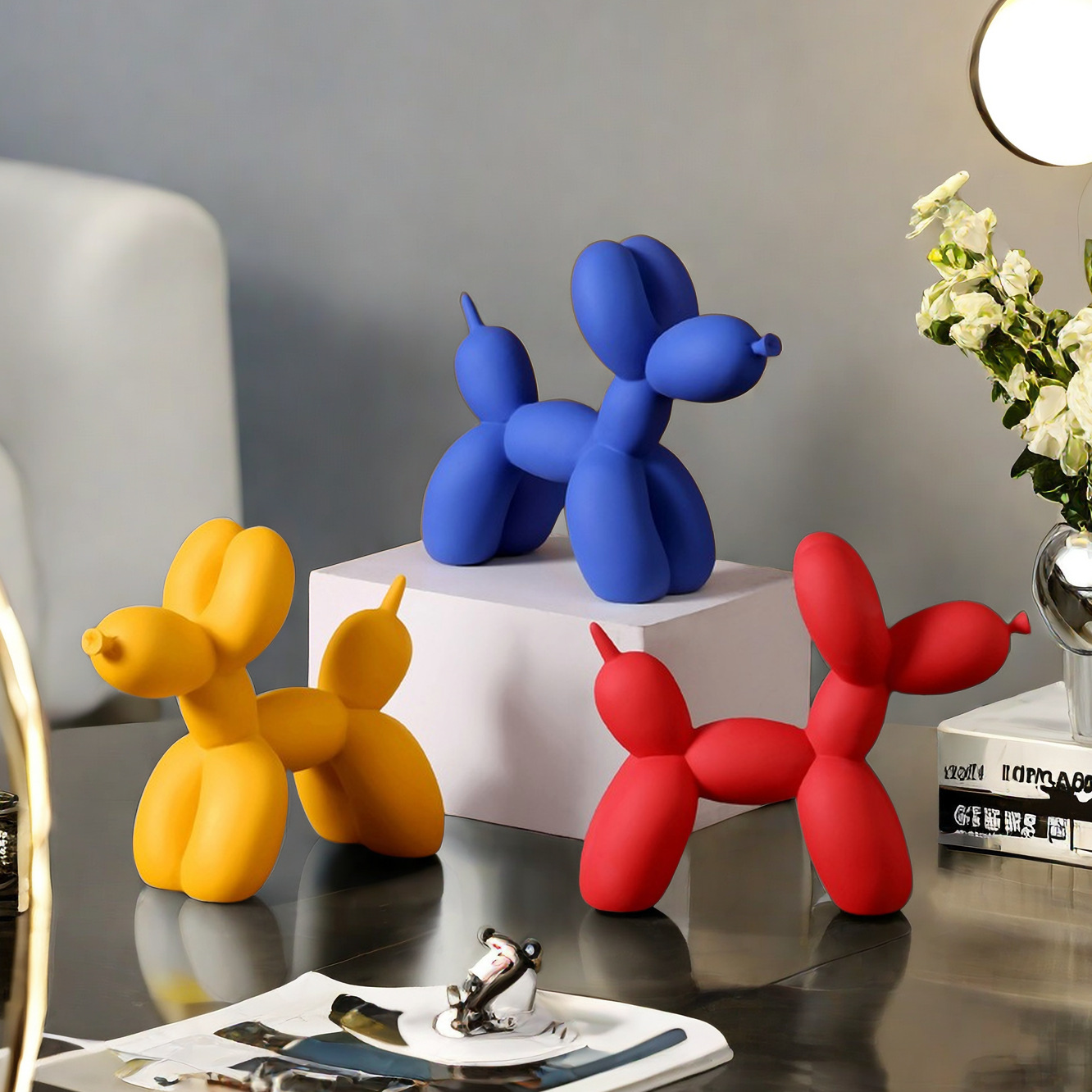 Home Decor Exhibition - تمثال كلب بالون بلون واحد للديكور