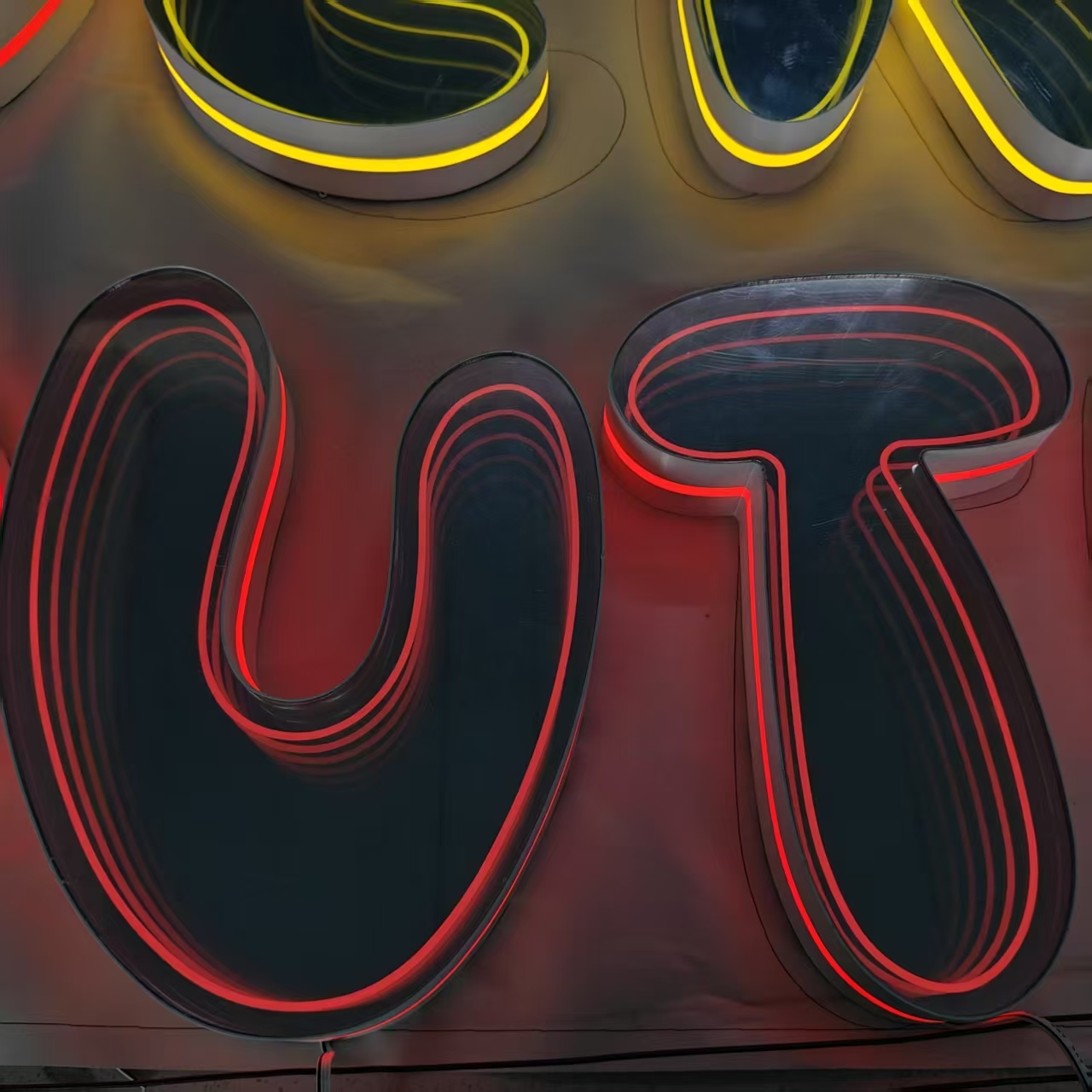 لافتة نيون مخصصة بتصميم لانهائ - مراجعة Neon Sign Led Custom وسعره